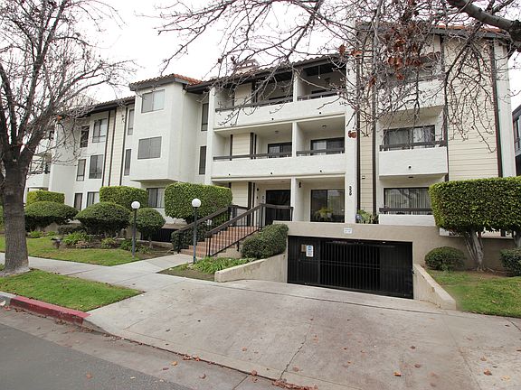2nd image of 339 W Wilson Ave Unit 207