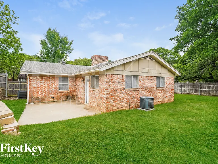 2100 Cedar Ct — Photo 18