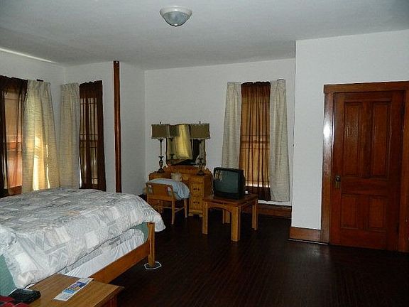 5th image of 212 N Columbus St