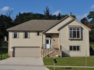 1428 Highlandview Dr, West Bend, WI 53095