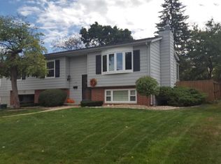 1150 Columbus Dr, Waterloo, IA 50702