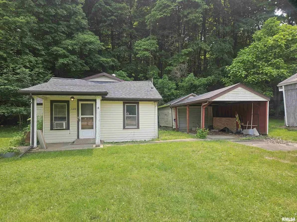 1320 Meadow Ave, East Peoria, IL 61611