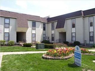 1st image of 4005 S Redwood Dr APT F