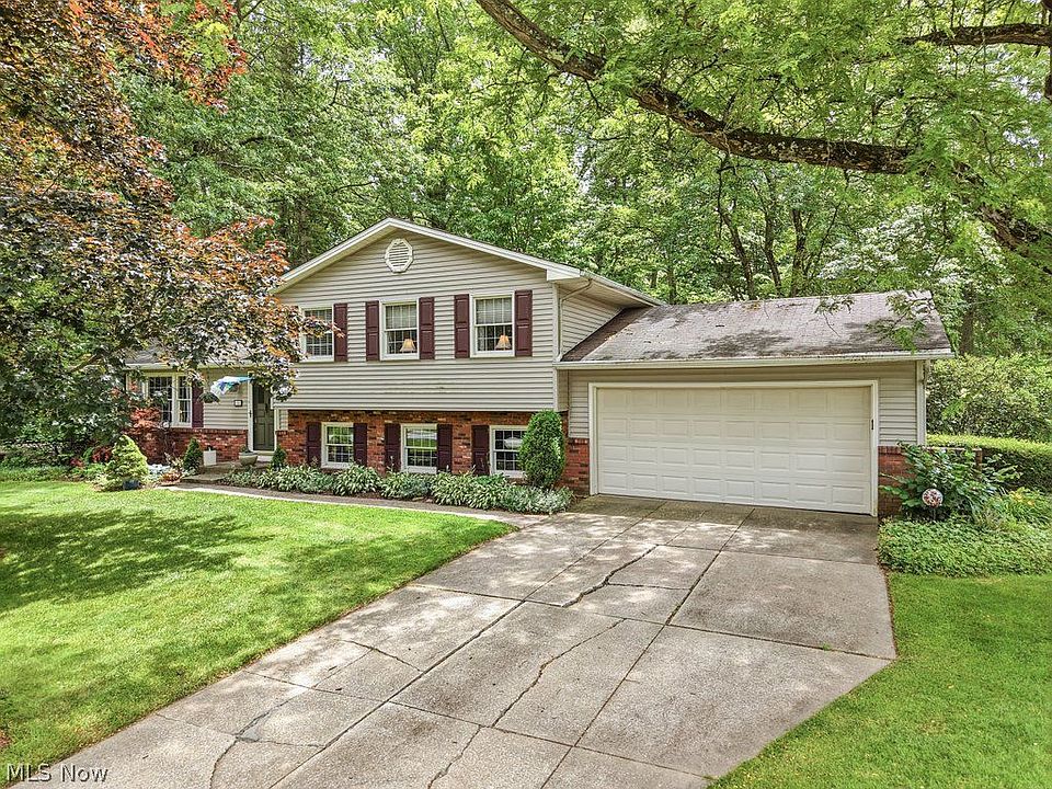 1st image of 154 Pickwick Dr