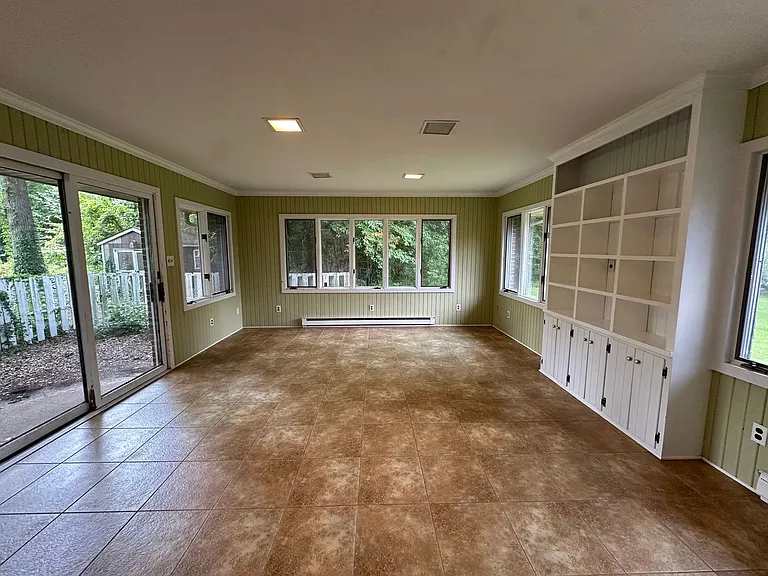 1601 Hopkins Dr — Photo 8
