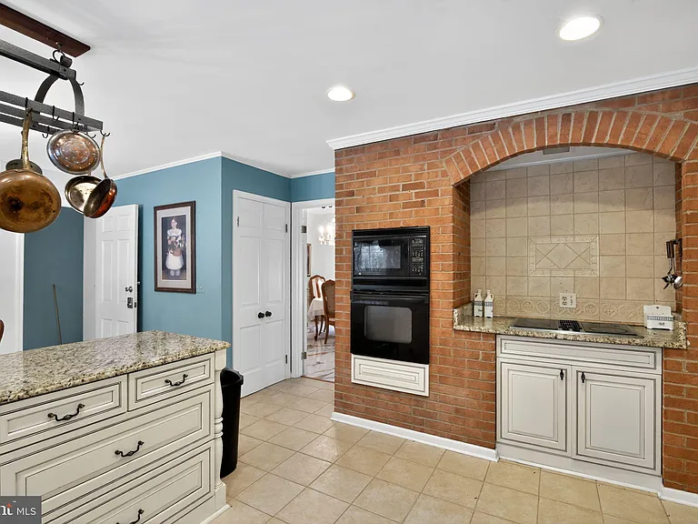 Cabin Rd — Photo 5