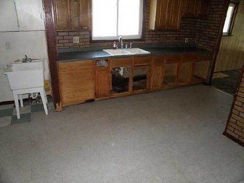 3rd image of 416 W Pearl Ave