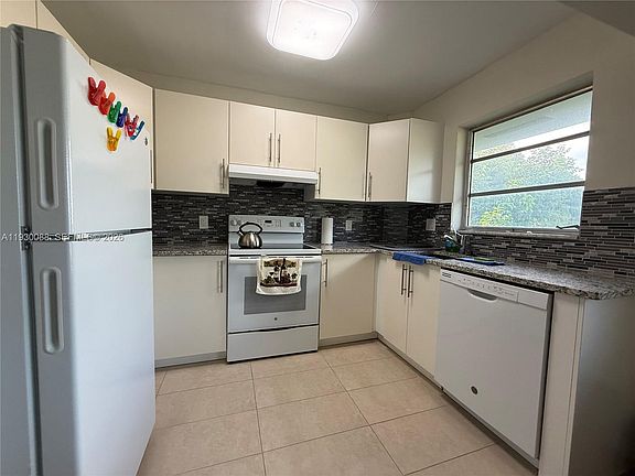 3rd image of 900 Tallwood Ave APT 306