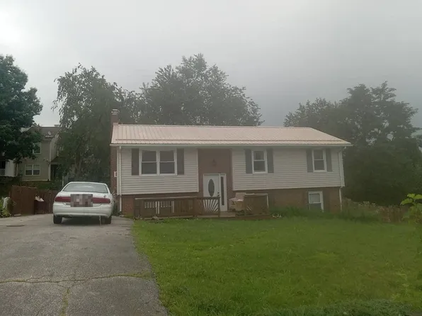 595 Hemlock St, Christiansburg, VA 24073