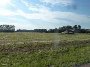 3110 Hoggarth Dr, Jamestown, ND 58401