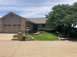737 Shorewood Dr, Decatur, IL 62521