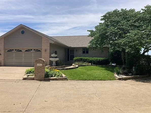 737 Shorewood Dr, Decatur, IL 62521