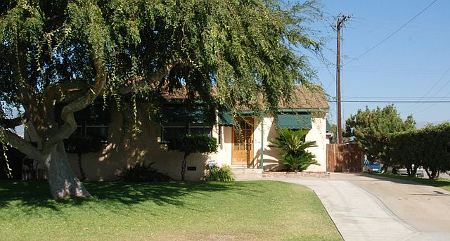2nd image of 225 E Loma Vista St