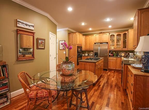 5th image of 34 Carriage Highlands Ct