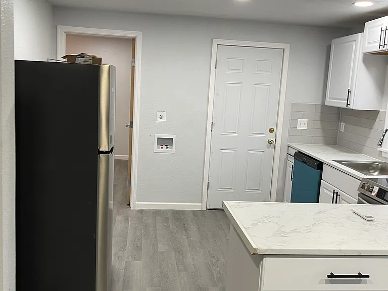 1409 E Wall St — Photo 10