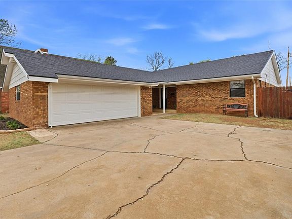 4th image of 215 W Hillcrest Ln