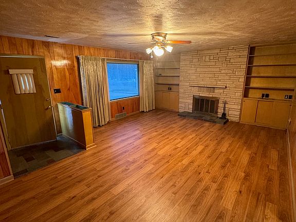 2nd image of 885 S 46th St