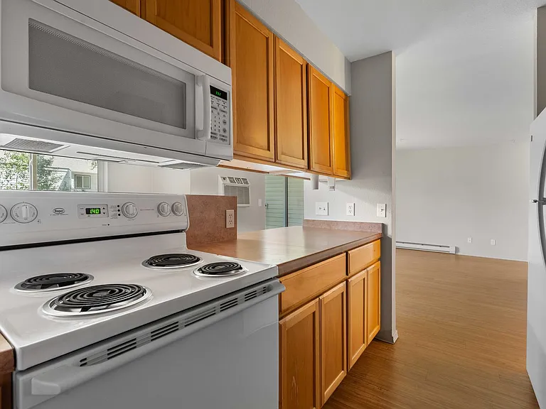 721-723 E Linden Ave — Photo 4