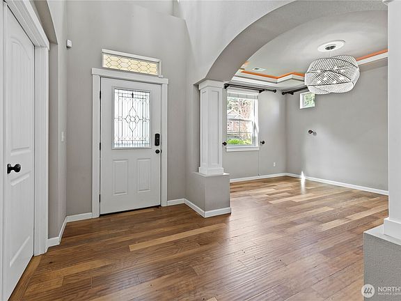 4th image of 14419 Parkview Court E