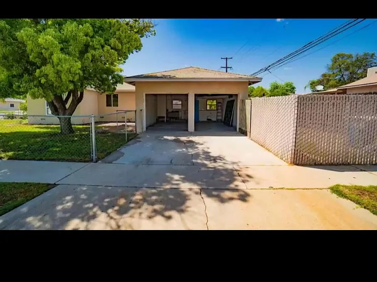 1512 W Dakota Ave — Photo 2