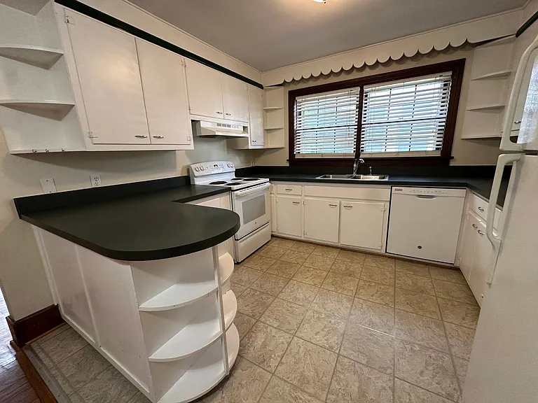 218 N 4th St #1 — Photo 11