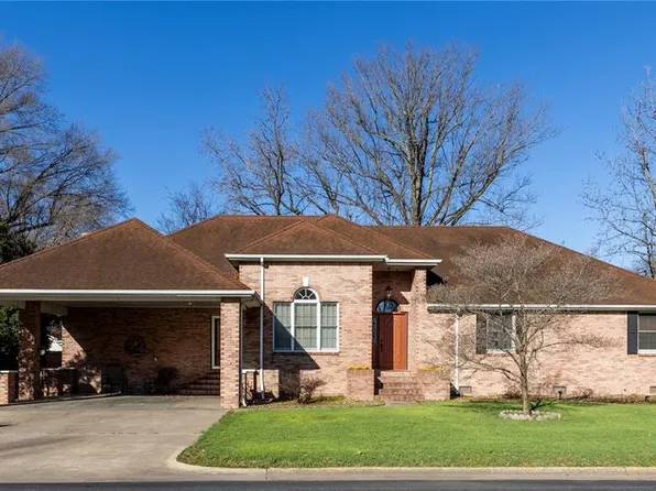 104 Willard Ave, Charleston, MO 63834