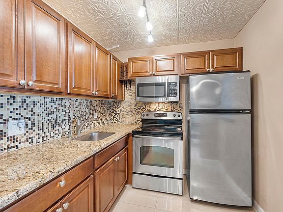 3rd image of 106 Ventnor F #106