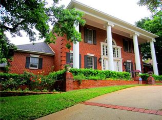 2261 Hollyhill Ln, Denton, TX 76205