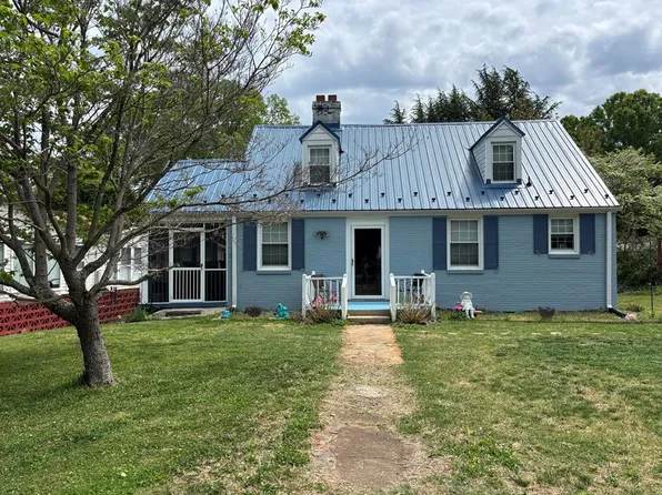 810 Jefferson Cir, Martinsville, VA 24112