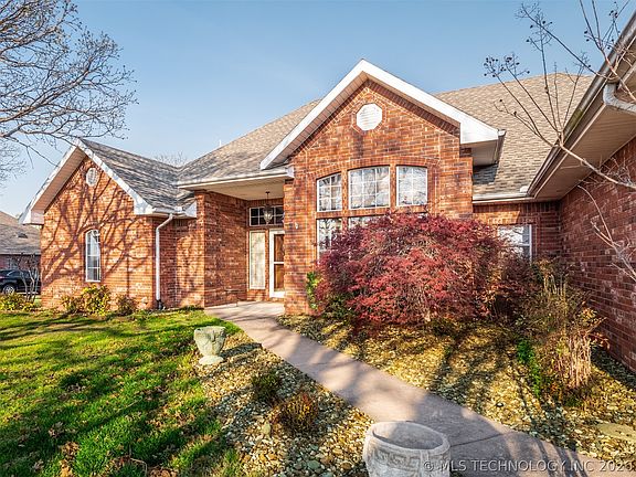 2nd image of 711 Kinkead Rd