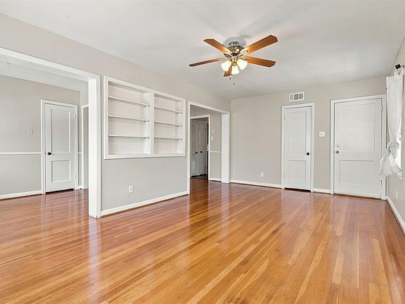 5th image of 4505 Larch Ln #B