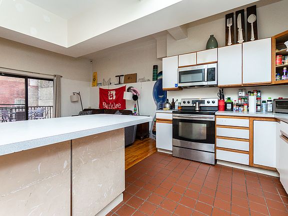 4th image of 448 Park Dr #4B