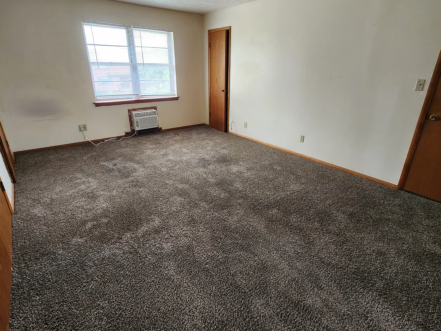 501 E Crawford St — Photo 2