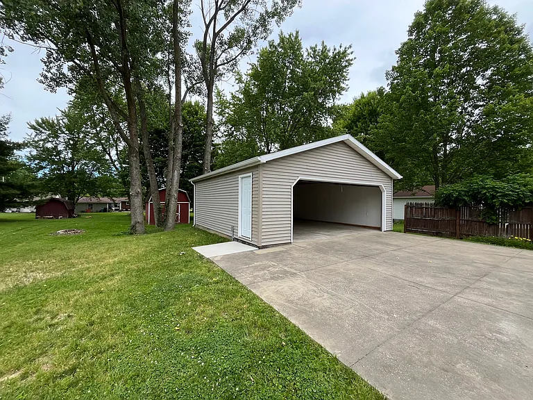 2308 Clearview Dr — Photo 3