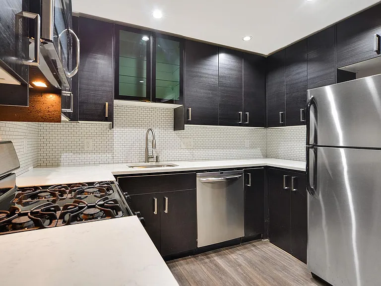 195 Powell St SE #10 — Photo 1