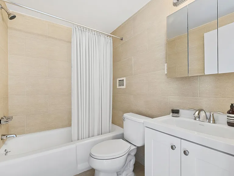 50 W 34th St #9C7 — Photo 6