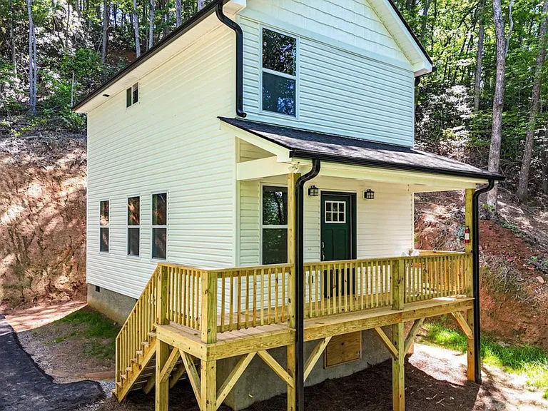 34 Kayce Dr — Photo 2