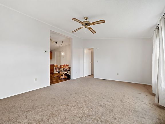3rd image of 313 Glendale Ln