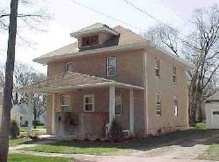 816 W 7th St, Cedar Falls, IA 50613
