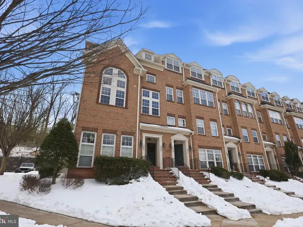 9826 Pickens Pl, Manassas Park, VA 20111