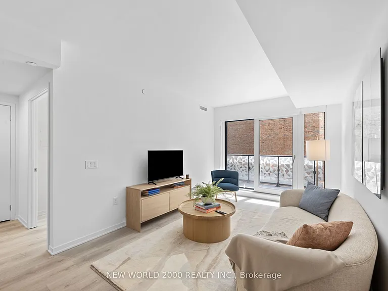 101 Roehampton Ave #411 — Photo 3