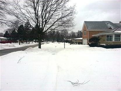 5th image of 1855 Birch St