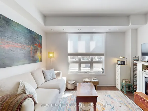 4015 Hickory Dr #7, Mississauga, ON L4W 0G6