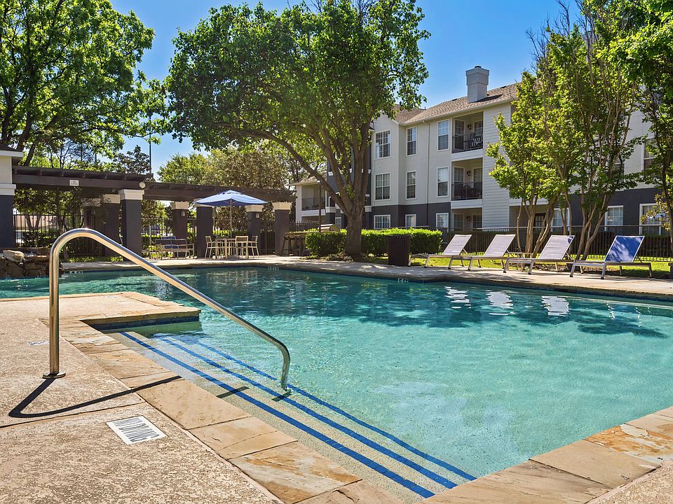 Resort-Style Swimming Pool