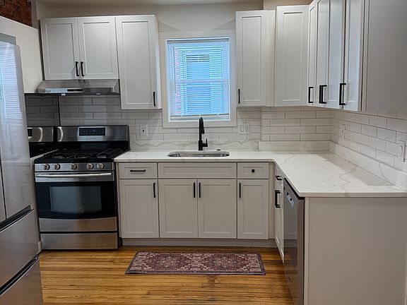 Kitchen with garbage disposal, new dw, new refrigerator, quartz countertops