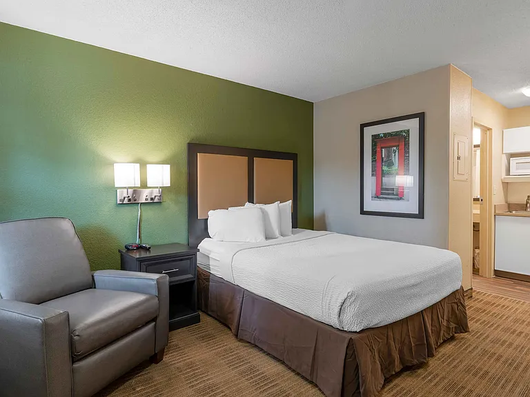 Studio Suite - 1 Queen Bed