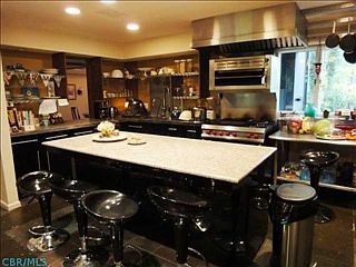 4th image of 208 Sunset Dr