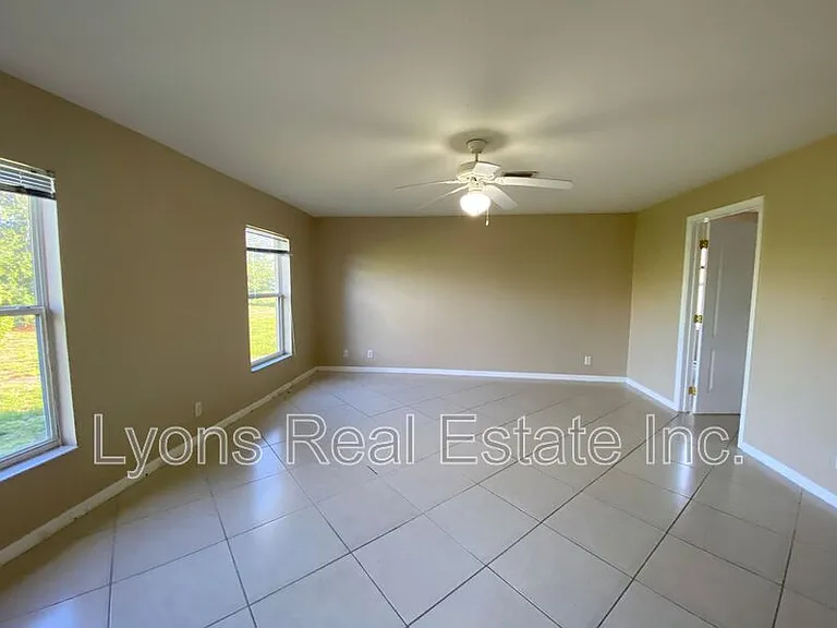 1104 NW 11th Pl — Photo 30