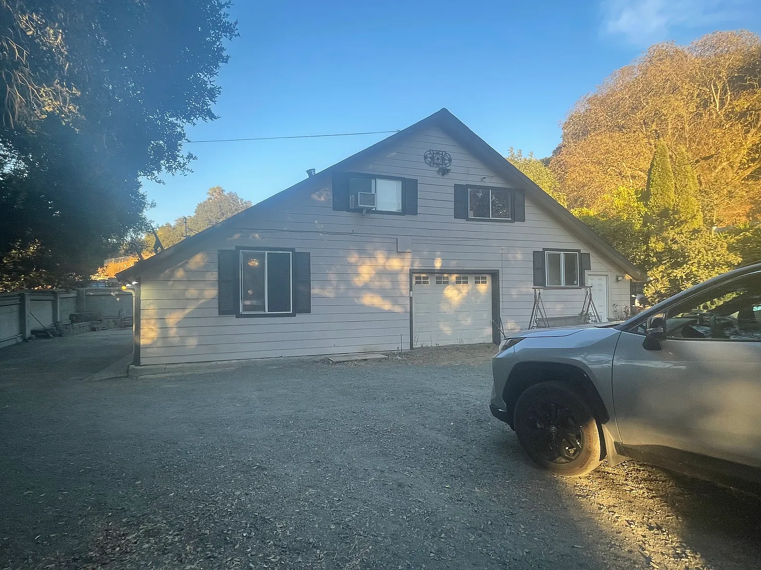 10697 Crow Canyon Rd — Photo 2