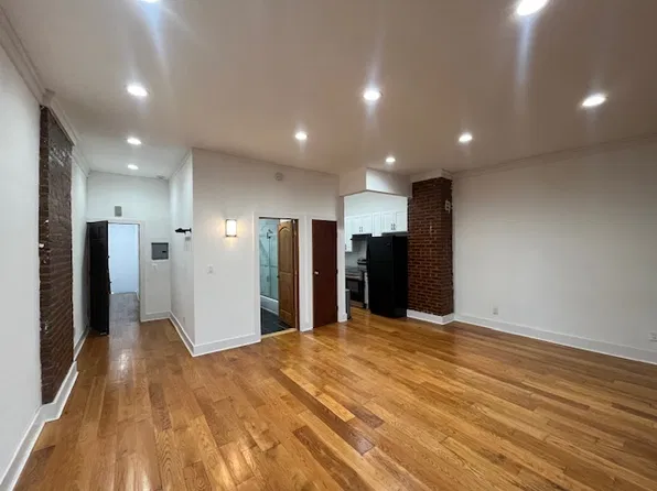 104-08 Metropolitan Avenue image 1 of 3